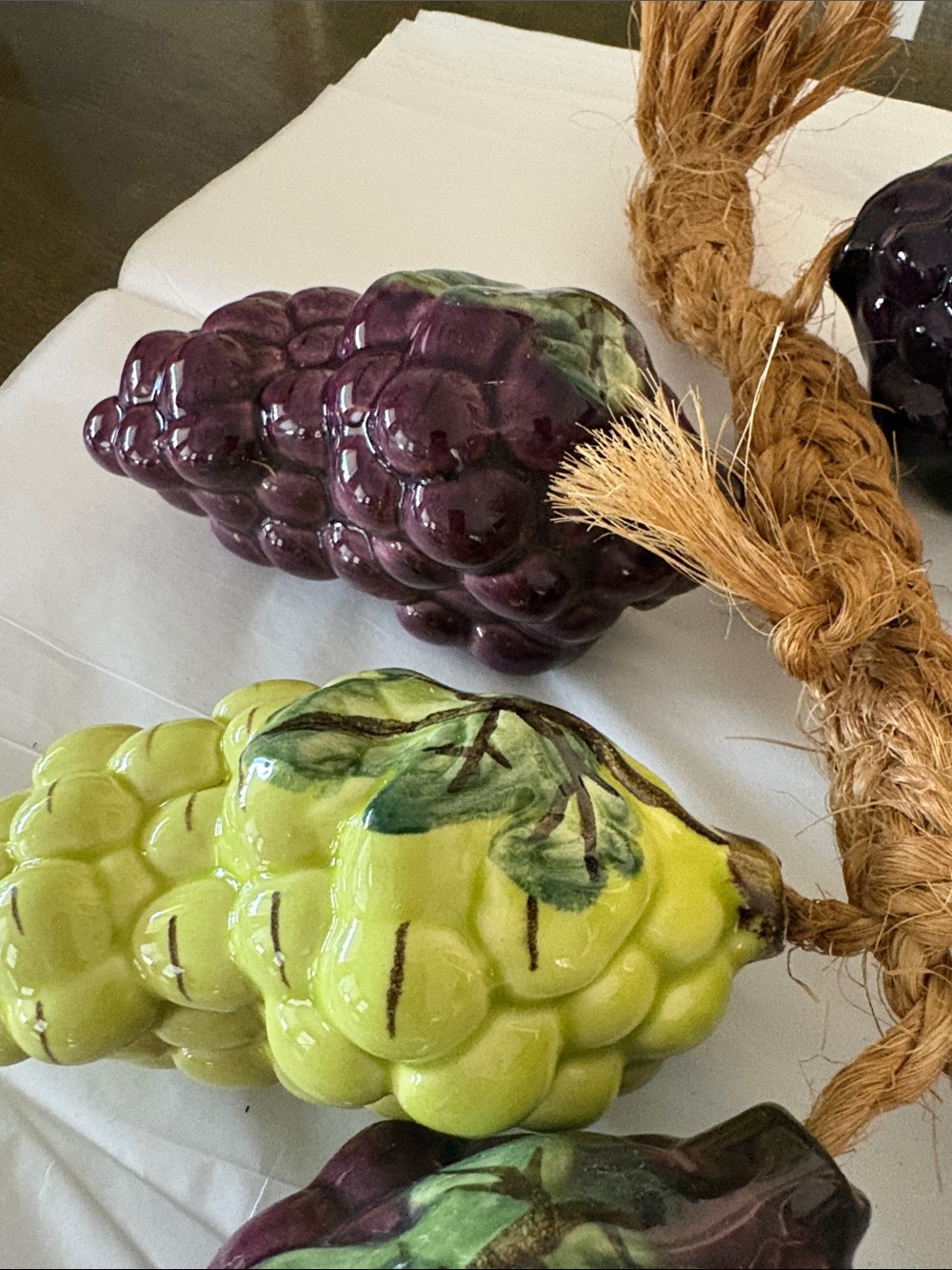 Ceramic Tuscan Italy Hanging Grape Cluster On Jute Cord Wall Hanging Decor 3D - Picture 6 of 8